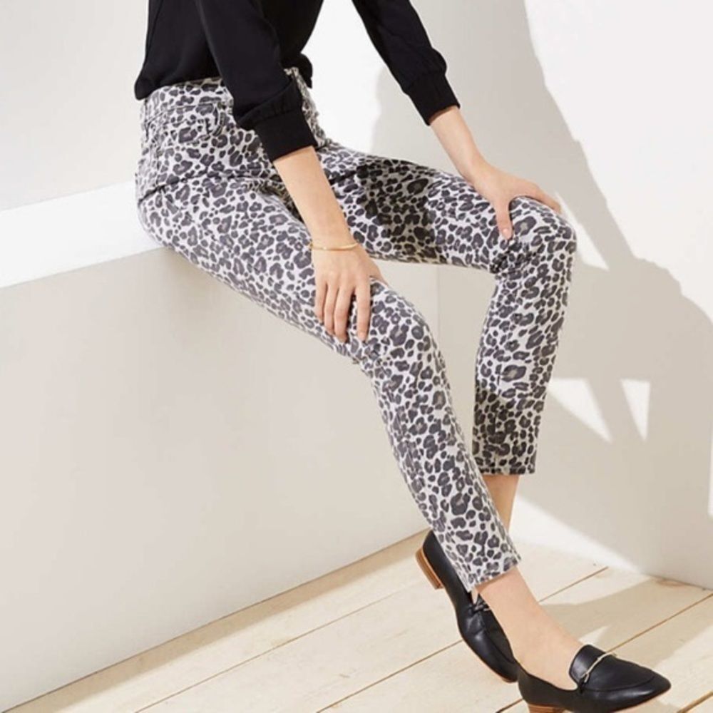 ANN Taylor Loft Modern Skinny Black‎ and Tan leopard print jeans